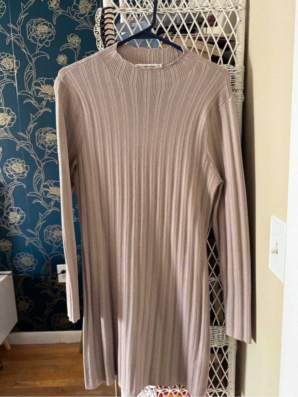 Abercrombie & Fitch Ribbed Long-Sleeve Dress - Blush Taupe